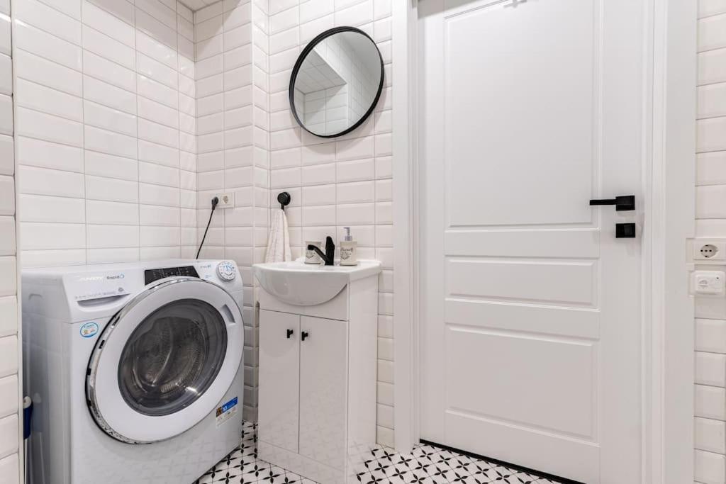 Modern Flat In Old Town Kaunas - Free Parking & Self Check-In 외부 사진
